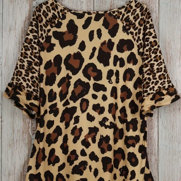NWOT Plus Size Leopard Print T-Shirt, Casual Short Sleeve Top - Picture 2 of 2